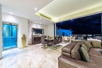 Lombardi Villa 0*, Protaras